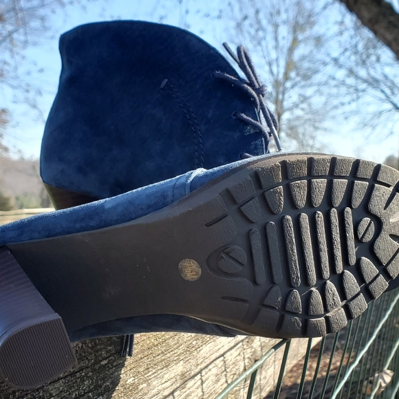 White Mountain blue suede heeled booties, size 7.5 - Picture 4 of 4